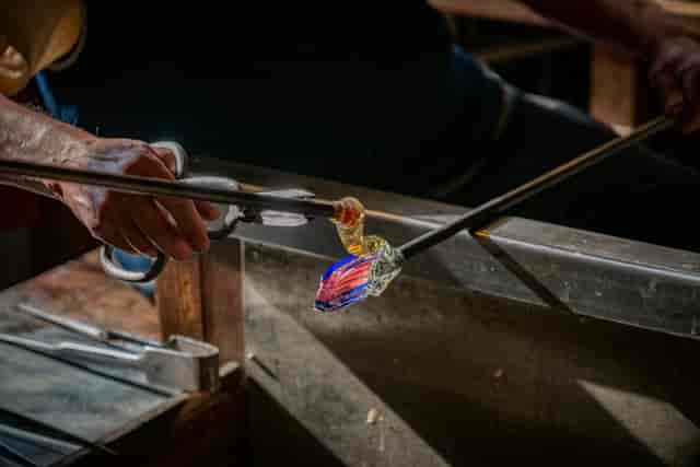 Lampworking studio workshop: interactive teambuilding for corporate off-site and creative events.