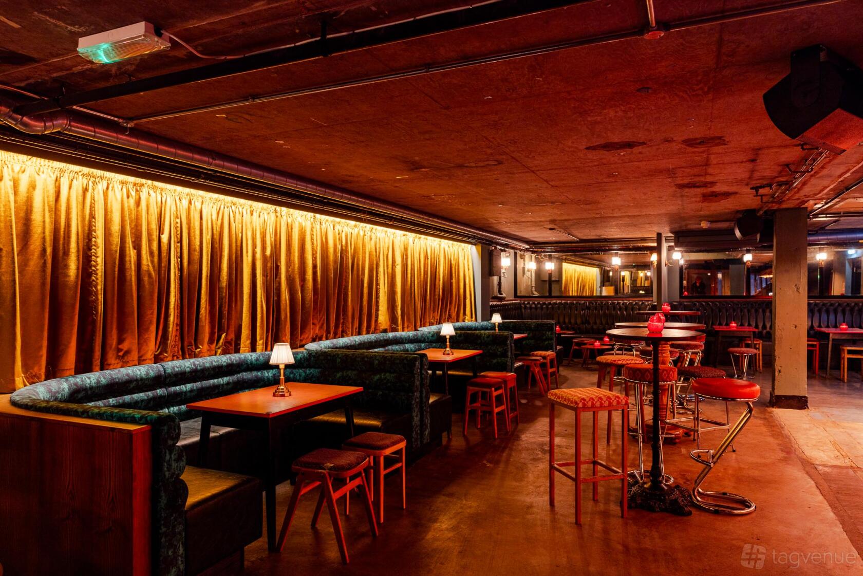 The Elephant & Castle Pub - image 1