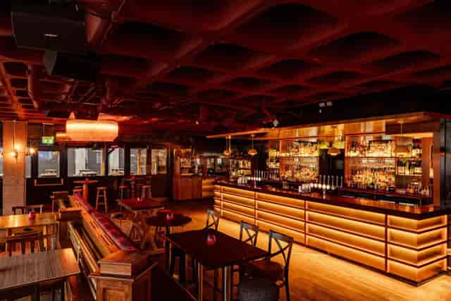 The Elephant & Castle Pub - image 2