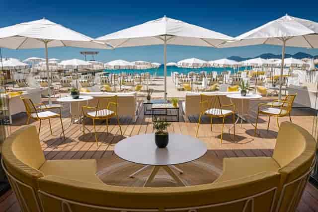 Luxe beach club terrace, modular lounge seating for VIP networking and corporate incentive events.