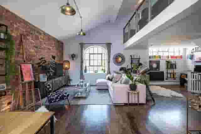 Modern 5-Bedroom Duplex Flat