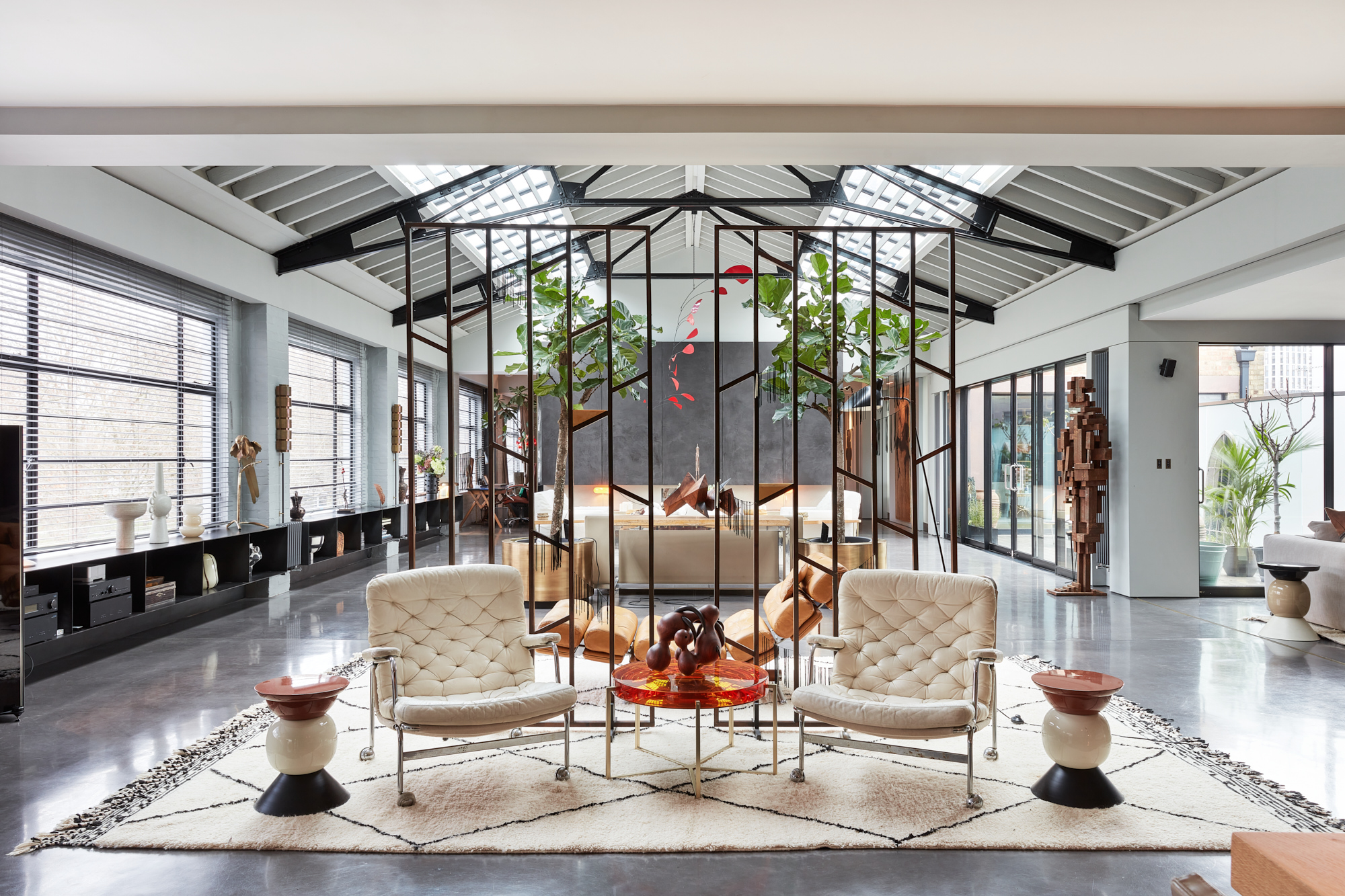Modern 5-Bedroom Duplex Flat - image 1