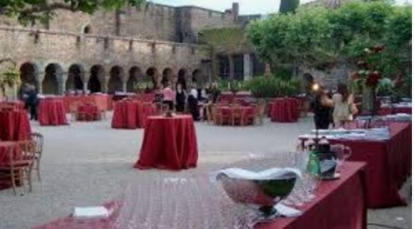 Château de la Napoule historic courtyard garden for outdoor networking reception and events.