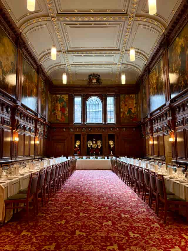 8½ London - image 3