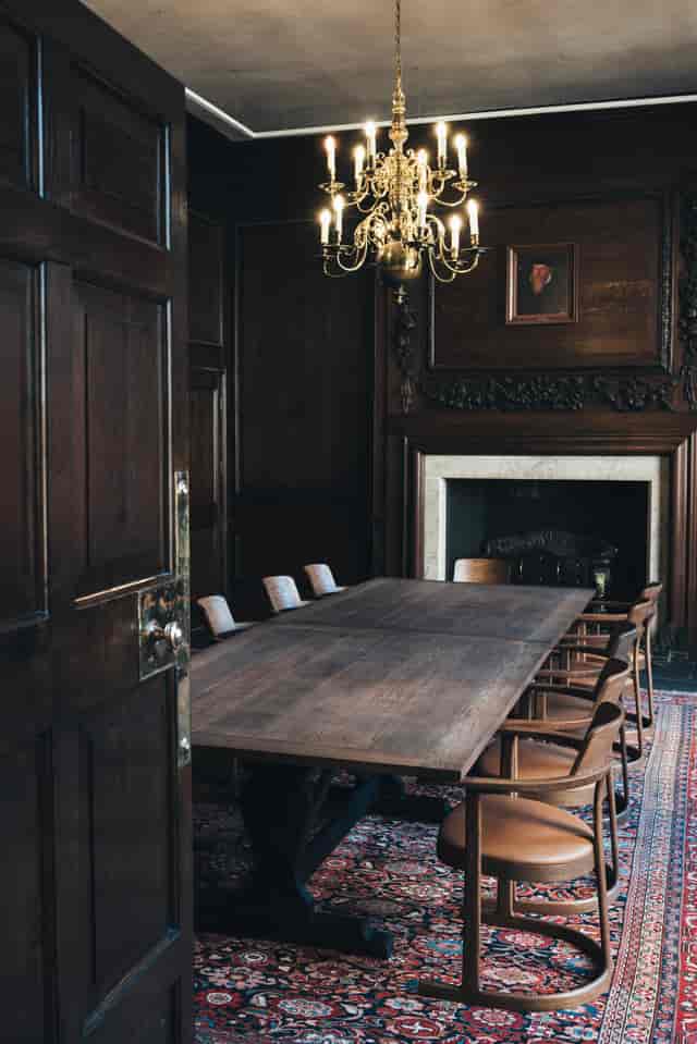 8½ London - image 2