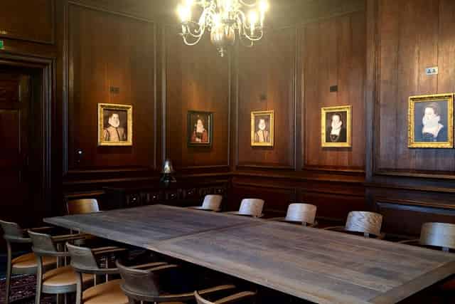 Committee Room