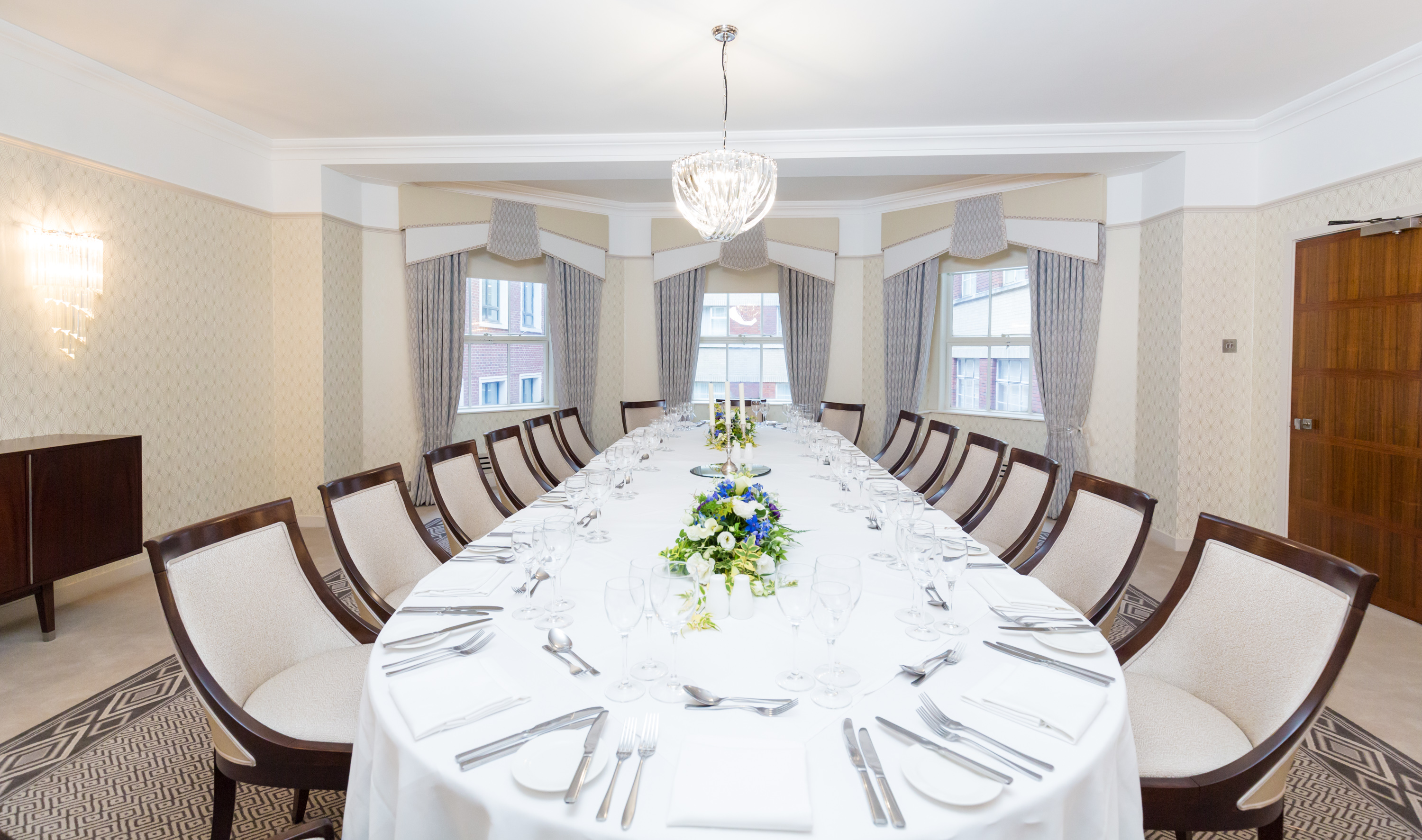 The Lansdowne Club - image 1
