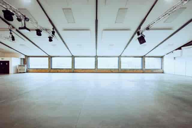 Oval Space - image 2