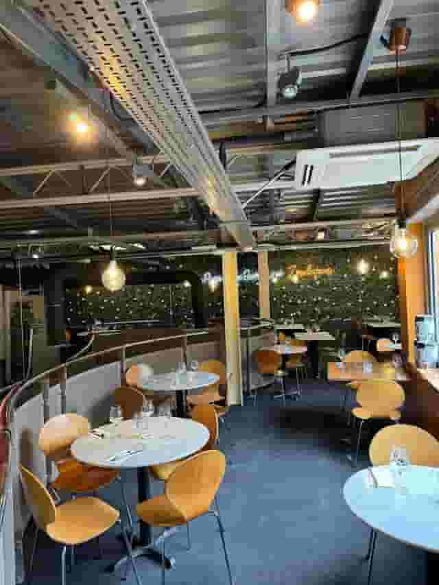 Restaurant & Bar
