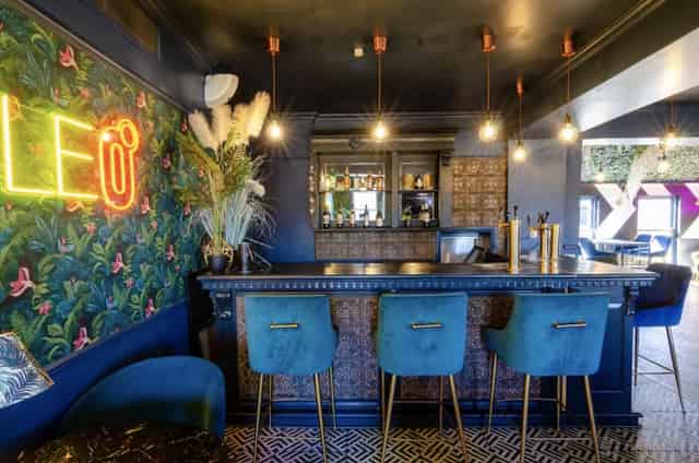 Restaurant & Bar