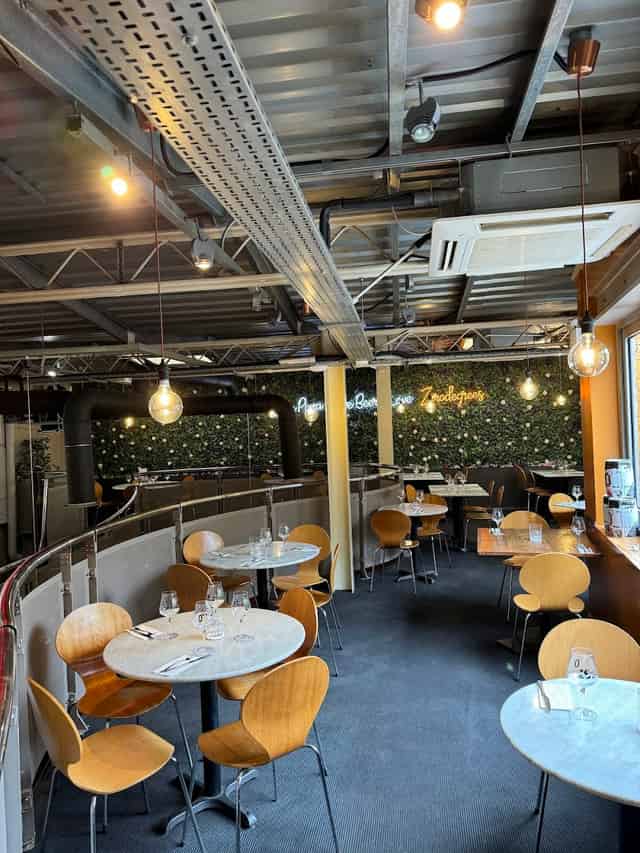 Restaurant & Bar