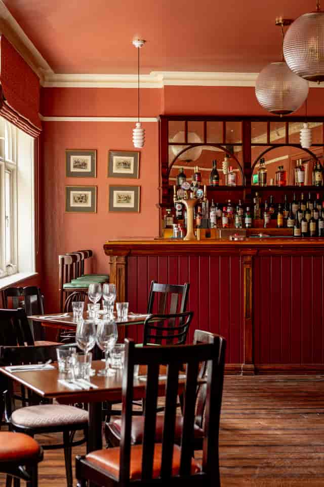 Great Northern Railway Tavern - image 2