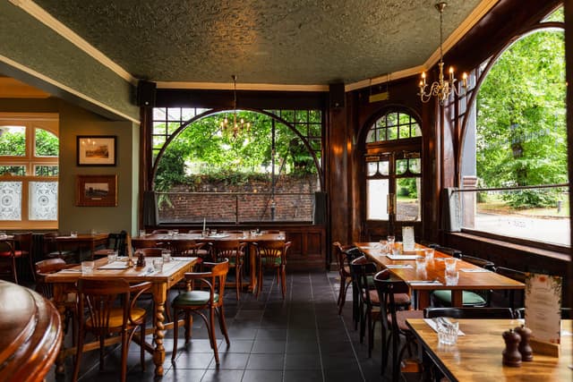 Great Northern Railway Tavern