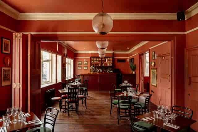 Great Northern Railway Tavern - image 3