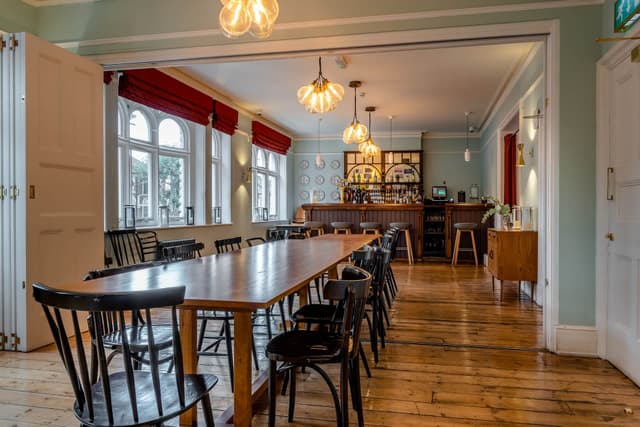 Great Northern Railway Tavern