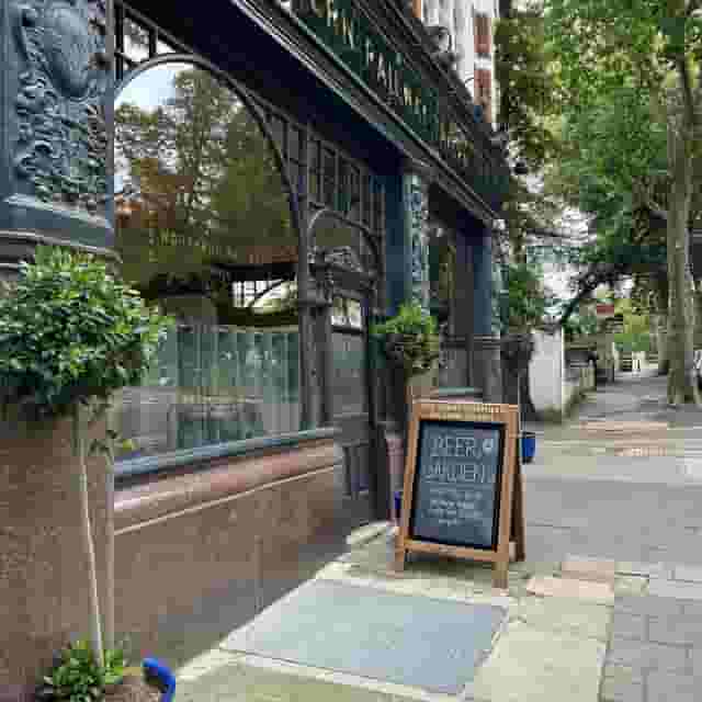 Great Northern Railway Tavern