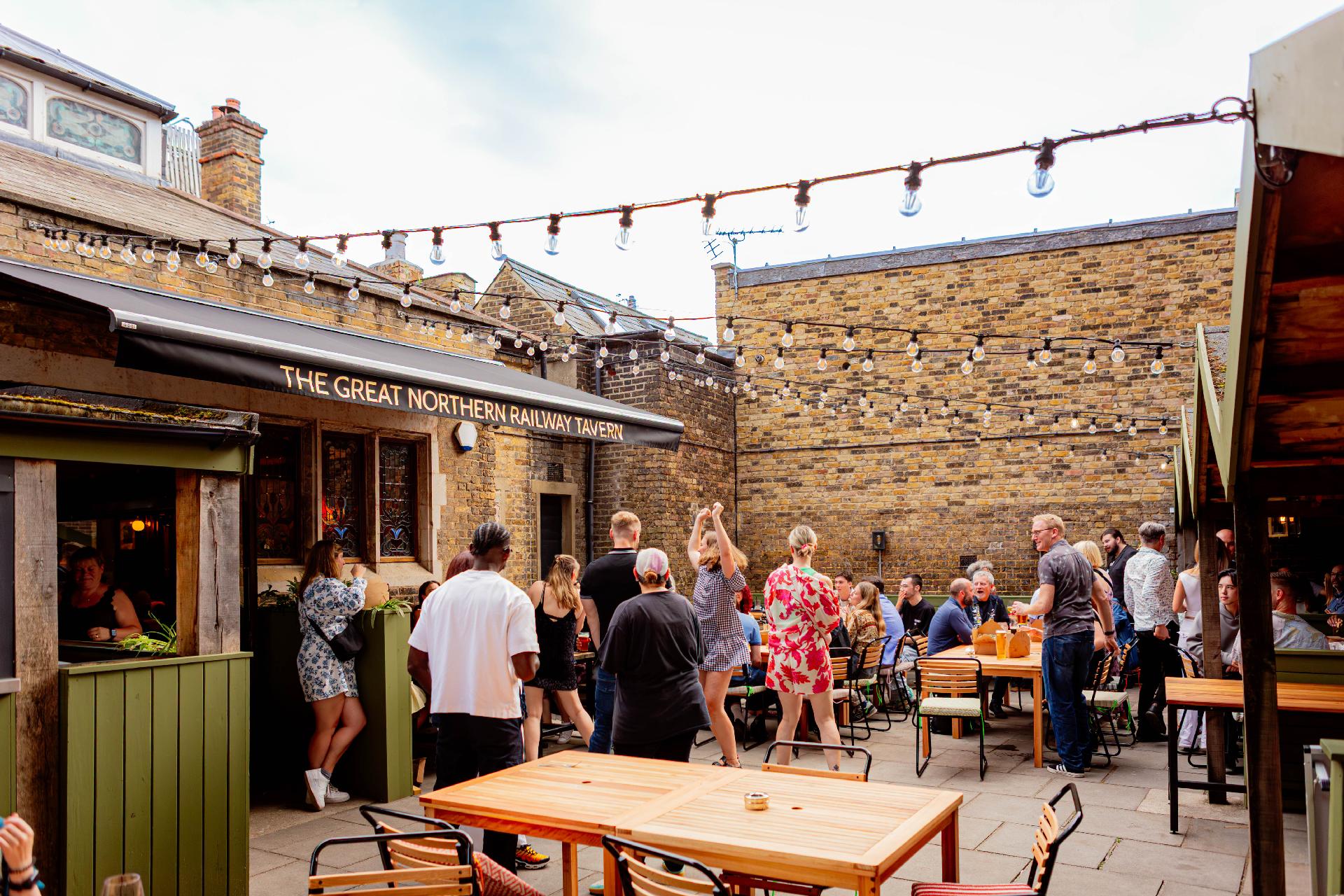 Great Northern Railway Tavern - image 1