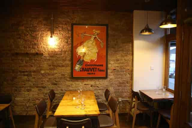 Le Bar a Vin - image 2