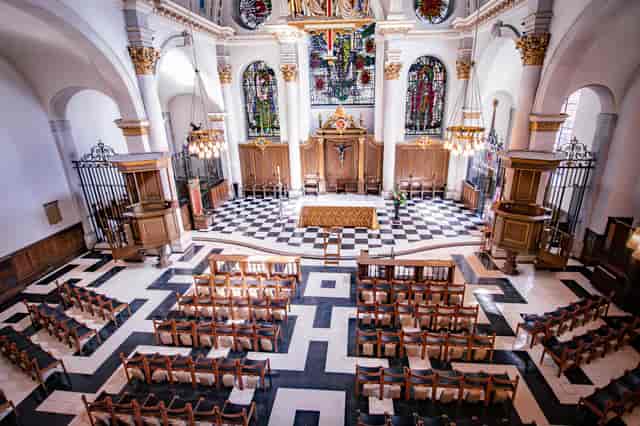 St Mary-le-Bow church interior with black-and-white flooring for historic wedding and event venues.