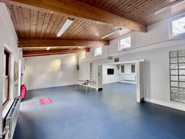 Queens Hall Sutton - image 2