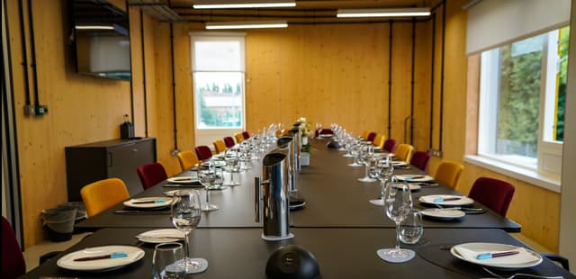 THRIVE – PREMIUM BOARD ROOM