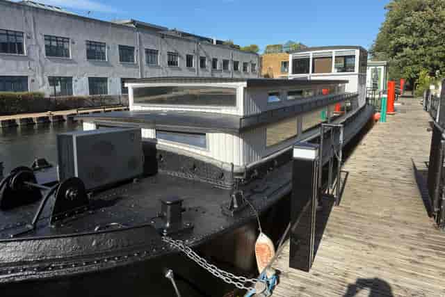 Floating venue at Hoxton Docks for intimate networking events and bespoke private hires.