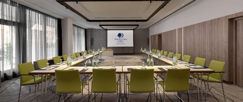 DoubleTree by Hilton Hannover Schweizerhof - image 1