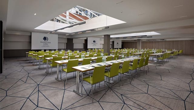 DoubleTree by Hilton Hannover Schweizerhof - image 2