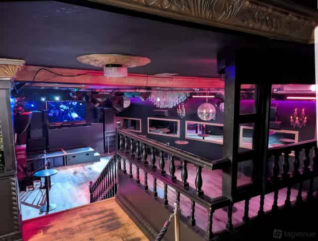 Main bar