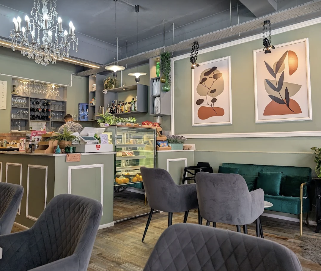 Intimate networking breakfast venue with lounge seating for VIP client briefings and events.