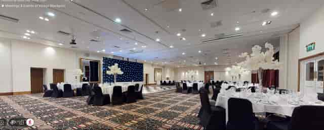 Village Hotel Blackpool - image 2