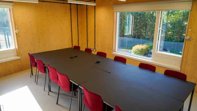 IGNITE – MODERN MEETING ROOM