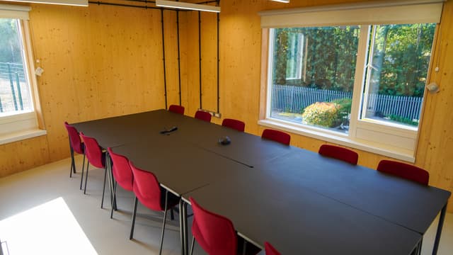 IGNITE – MODERN MEETING ROOM