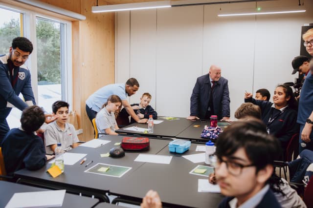 IGNITE – MODERN MEETING ROOM