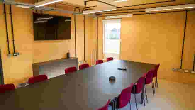 IGNITE – MODERN MEETING ROOM