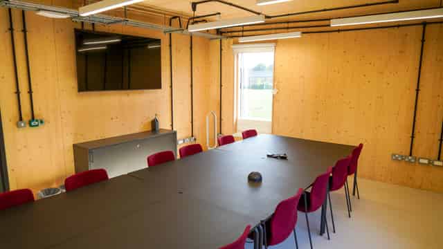 IGNITE – MODERN MEETING ROOM
