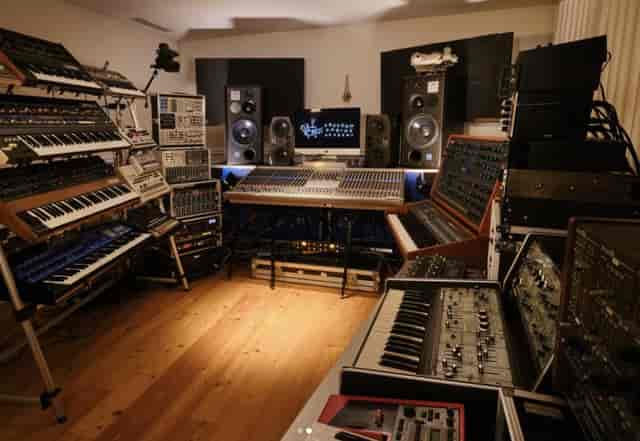 London Piano Studio - image 2