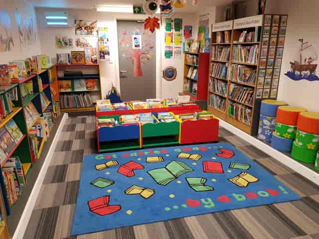 Artizan Street Library - image 3