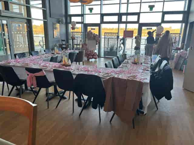 Lakeside Kitchen & Bar - image 2