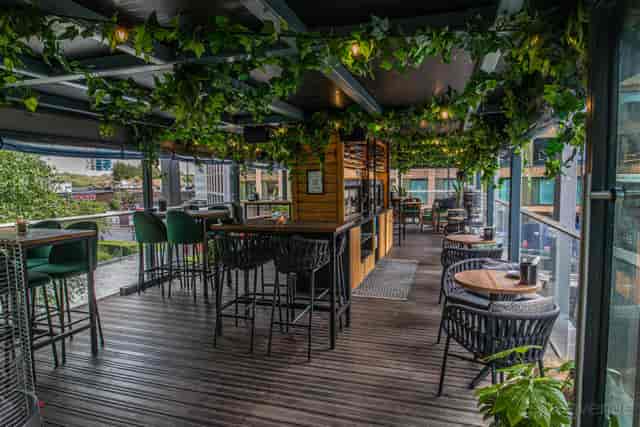 Traditional London Pub w/ Roof Terrace & Private Room - image 3