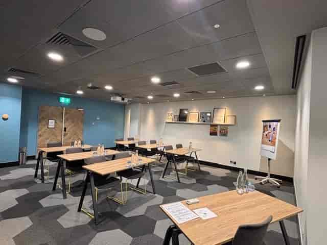 Modern classroom-style Fenchurch Suite at Novotel London for corporate meetings and workshops.