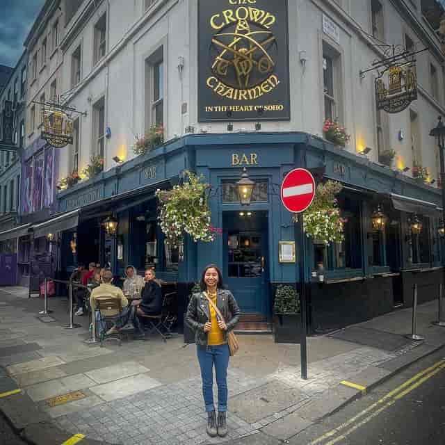 The Crown & Two Chairmen - image 2