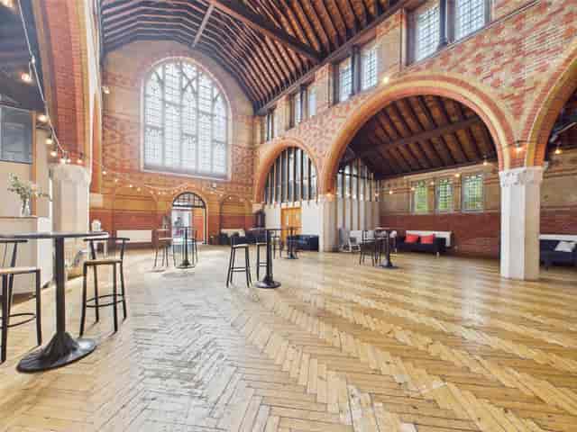 Church on the Thames - image 3