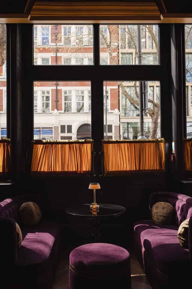 Cocktail lounge
