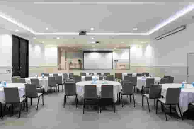 Mandolay Hotel