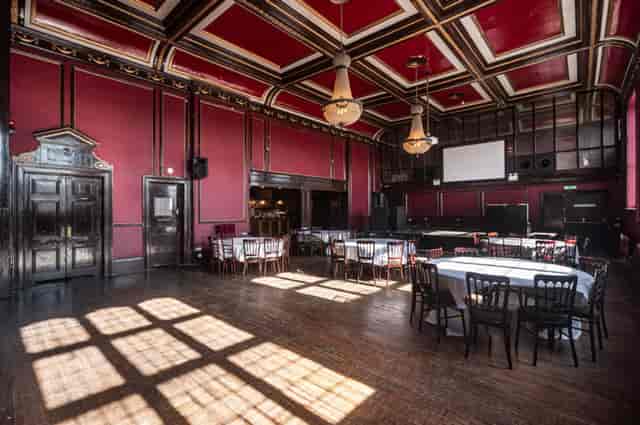 The Red Lion - image 3