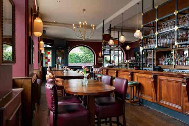 The Long Room at The Kings Head: upscale venue for corporate networking and happy hour events.