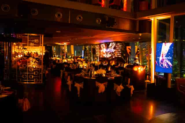 Light Bar & Dining - image 3