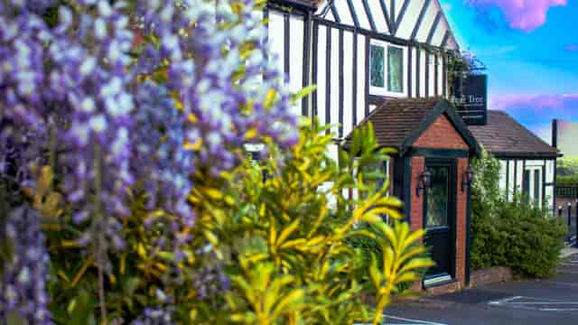 The Pear Tree Inn & Country Hotel - image 3