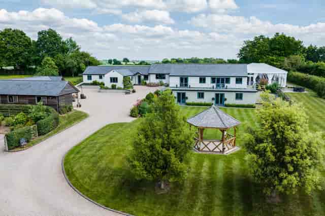 Manor Hill House - image 3